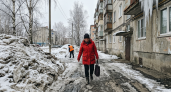 Сосульки и горы снега угрожают пешеходам в Йошкар-Оле