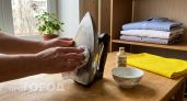 Забудьте про соду и уксус: одно средство с кухни вернет утюгу зеркальный блеск за пару минут