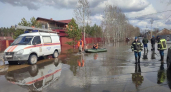 Паводок накрыл Йошкар-Олу и поселки: людей размещают в школах, полиция охраняет дома от мародеров, а про компенсацию пока речи нет