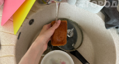 Посудомойка больше не нужна: старый советский трюк, который отмывает тарелки до скрипа за пару секунд