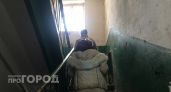 В доме в Юрино вместо стекол поставили поликарбонат и всю зиму не чистили крышу от снега