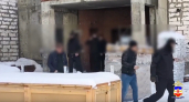 Бригада незаконных мигрантов строила здание в Ширяйково: нашли и наказали