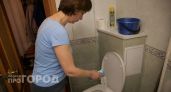 Вантуз выкинула за ненадобностью: один простой способ очистит слив без всяких усилий и химии