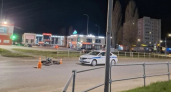 Мотоциклисту пришлось прыгать с байка, чтобы не попасть под Приору в Волжске