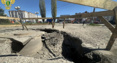 Дыра в асфальте образовалась на проезжей части в Волжске