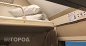 Может ли верхняя полка в купе сорваться и упасть: проводники дали точный ответ