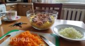 Что первым класть в "Мимозу": картошку или рыбу - единственный правильный рецепт