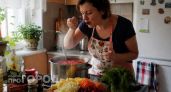 Сырую или тушеную: какую свеклу нужно добавлять в борщ во время варки