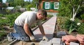 Никакой плитки: сделал дорожки в саду из дешевых материалов - служат уже 5 лет