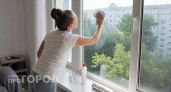 Вешаю на окно эту вещь с кухни и наслаждаюсь прохладой даже в адское пекло: подсмотрела способ в домах Англии