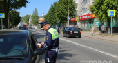 Гаишник просит телефон для проверки: когда показывать обязательно, а когда - отказать