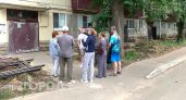 «Трубы по полу, плесень на стенах»: в Йошкар-Оле жильцы дома 87 на Красноармейской задыхаются от сырости и запаха      