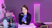 В Йошкар-Оле 18-летняя девушка стала тату-мастером после ампутации ноги из-за рака   