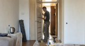 Не стала покупать новую дверь за 20 тысяч — и за выходные превратила старую в дизайнерский объект: вот как