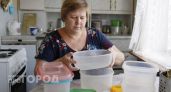 Собрала по всему дому старые контейнеры и превратила их в органайзеры: 13 простых идей для кухни и не только