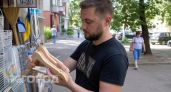 Взяла 4 деревянных вешалки и сделала скандинавский столик: подойдет для дачи, дома и даже на продажу