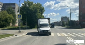 9-летняя девочка попала под "ГАЗель", выбежав на красный светофор на Суворова