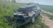 В Горномарийском районе Лада опрокинулась в кювет: пострадали двое