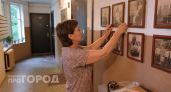 Старые фотографии в рамках превращают скучный коридор в музей: как оформить семейную галерею без дизайнера