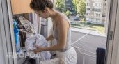 Стираю белое постельное белье без отбеливателя: метод с солью возвращает «кипельно-белый» вид за 30 минут