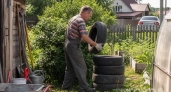 Хватит малевать старые покрышки в лебедей: вот как превратить их в добротную вещь для дачного участка