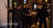 Мужчина устроил поножовщину в баре Волжска и ранил двух незнакомых людей