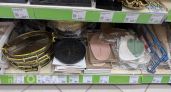 Скупила в Fix Price все подносы: делюсь, как собрать из них стильную этажерку для косметики