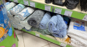 Плюшевые коврики в Fix Price купила не для ванной: сделала из них необычный декор для спальни