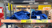 Скупила все кухонные полотенца в „Чижике“ и сшила из них фартук, которому завидуют подруги
