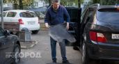 Положил это под коврик в машине - спас днище от коррозии: бесплатный, но рабочий способ