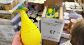 Зашла в «Светофор» за бытовой химией и наткнулась на «золото»: продукт за 67 рублей отмыл плиту лучше брендовых средств 