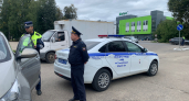 Приставы ловили должников у ТЦ Зелен прямо из потока машин