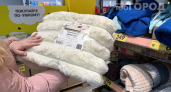 Беру в "Чижике" сразу несколько плюшевых пледов, но не укрываюсь ими: разрезаю и шью классные вещи для дома