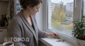 Беру лист лаврушки и соль - решила проблему запотевших окон раз и навсегда