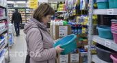 Купила в «Чижике» обычный пластиковый таз, но не для стирки: показываю, как превратила его в стильный пуф для дачного крыльца