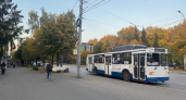 На загруженной остановке «Рынок» в Йошкар Оле до сих пор нет навеса