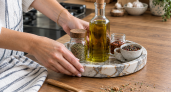 Не для косметики и ключей: купила в Fix Price декоративный мраморный поднос, но складывать вещи не стала — вот куда приспособила