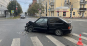 В Йошкар-Оле водитель Ford выехал на красный и врезался в ВАЗ
