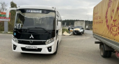 Автобус выскочил на оживленную дорогу в Волжске и устроил аварию с пострадавшим
