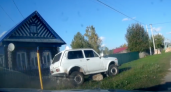 Сельский гонщик на "Ниве" пытался скрыться от полиции и застрял на валуне в Марий Эл