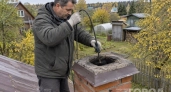 Две горсти в горячую печь — и сажа в дымоходе становится рыхлее: простой осенний приём вернуть тягу