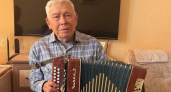 В Марий Эл 95-летний ветеран МВД сыграл для гостей своего юбилея на гармони