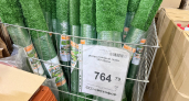 Скупаю искусственный газон в “Светофоре” рулонами, но под ноги не стелю: креплю на стену - европейская терраса за копейки
