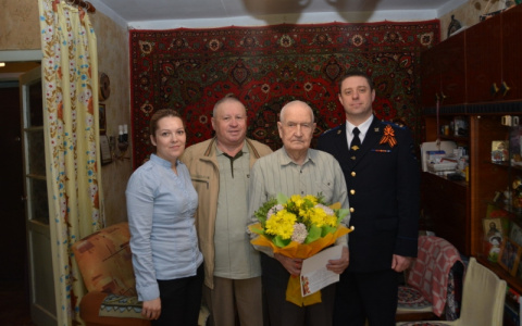 В Йошкар-Оле руководство МВД поздравили ветеранов