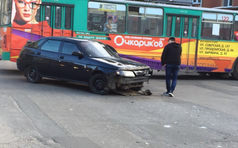 В Йошкар-Оле поворотник на авто стал причиной аварии на перекрестке