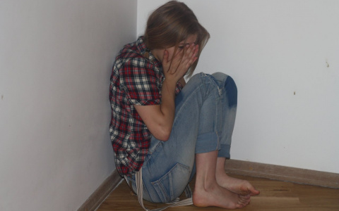 Что рассказали в новой семье 16-летней девочки, которую истязала опекун в Марий Эл?