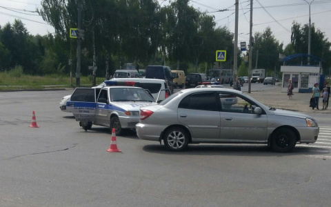 Сотрудники ГИБДД задержали пьяного водителя прямо на перекрестке
