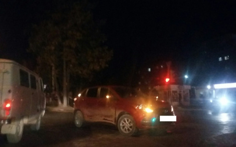 В Йошкар-Оле на перекрестке столкнулись два отечественных «внедорожника»