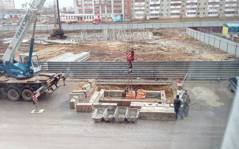 В Йошкар-Оле строители «продырявили» парковку