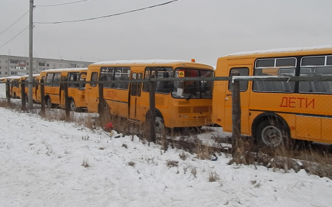 В Йошкар-Оле новые школьные автобусы и автомобили скорой помощи "гниют" не просто так